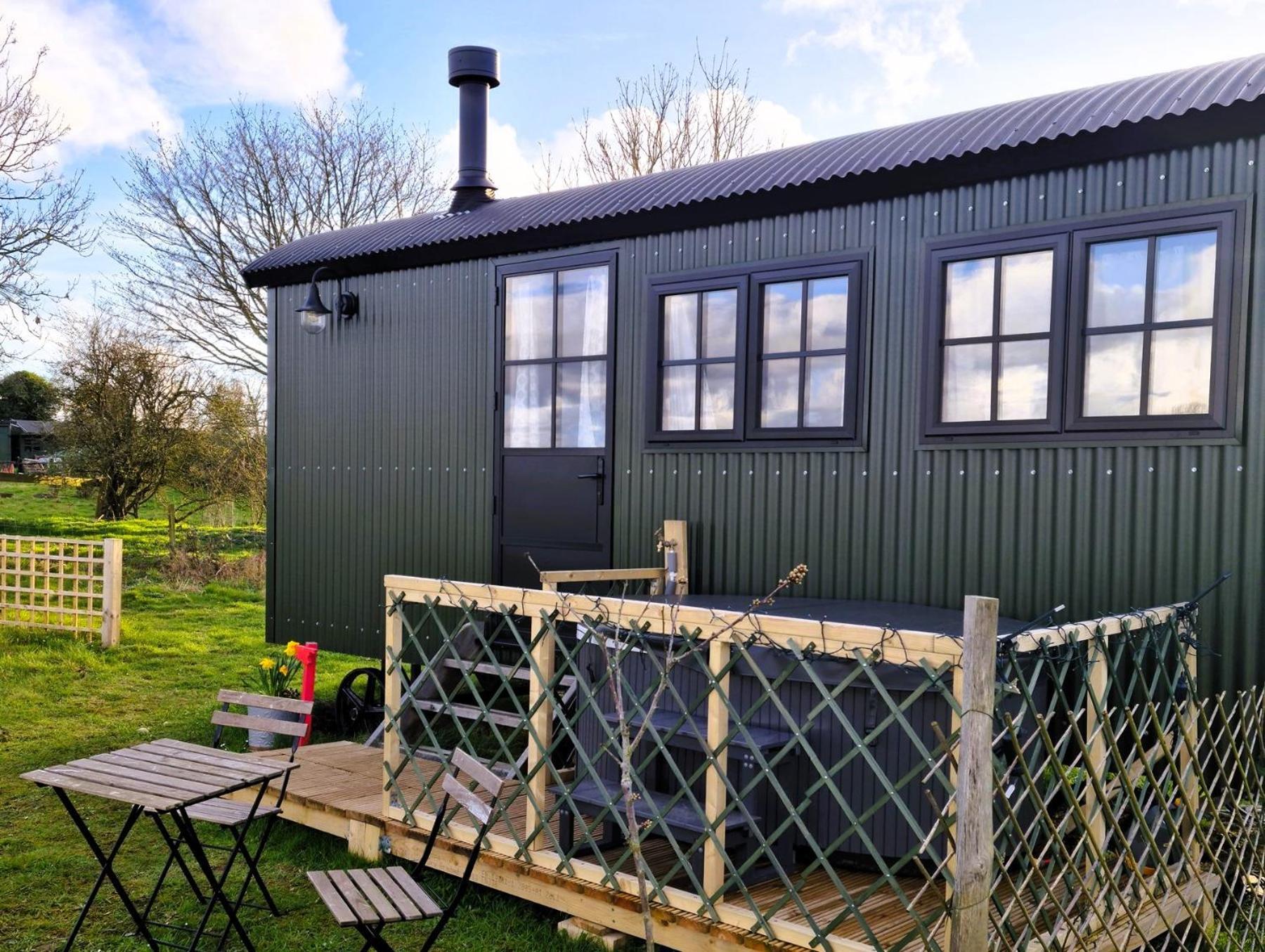 Milberry Green Meadows Warlingham Экстерьер фото