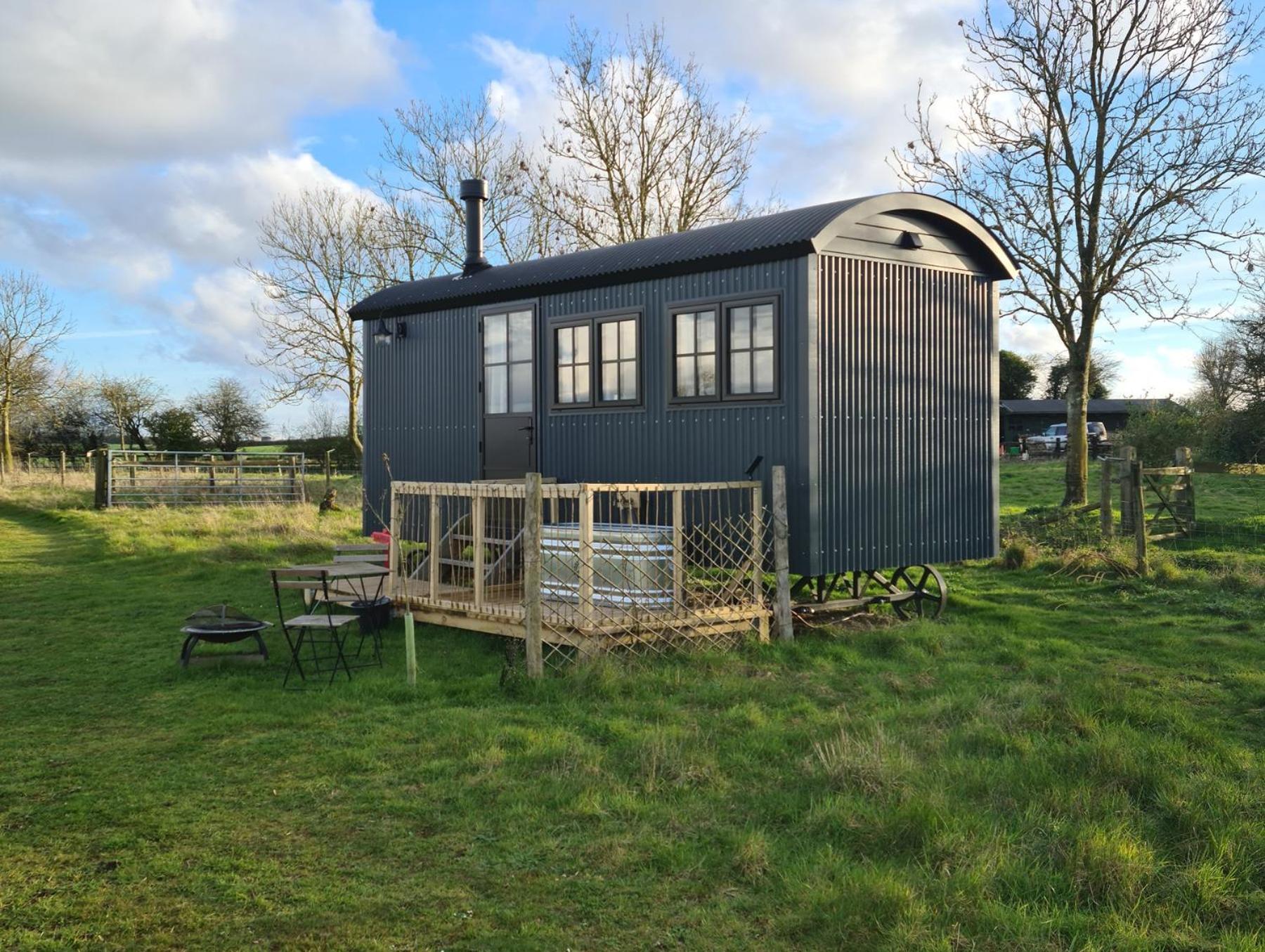 Milberry Green Meadows Warlingham Экстерьер фото
